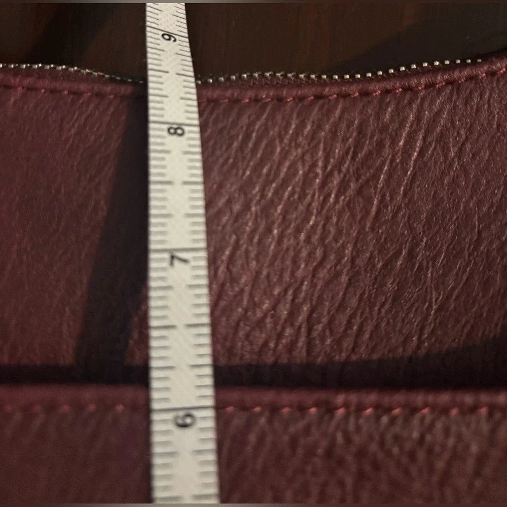 Elle Concealed Carry Hobo Bag Lockable‎ Adjustable Strap Faux Leather Burgundy